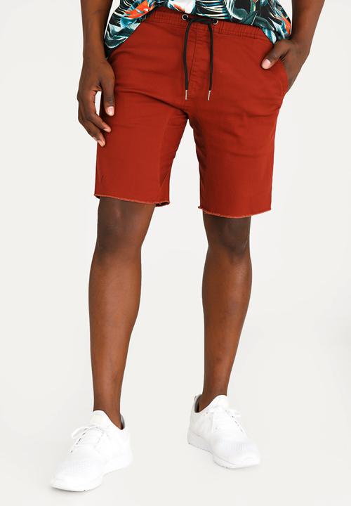 STYLE REPUBLIC - Raw Edge Skinny Leg Short Maroon
