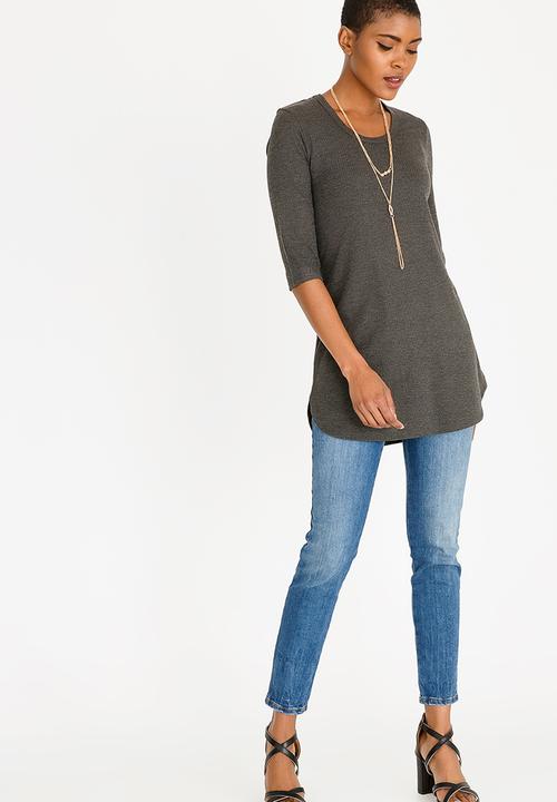 edit - 3/4 Sleeve top with chain - grey