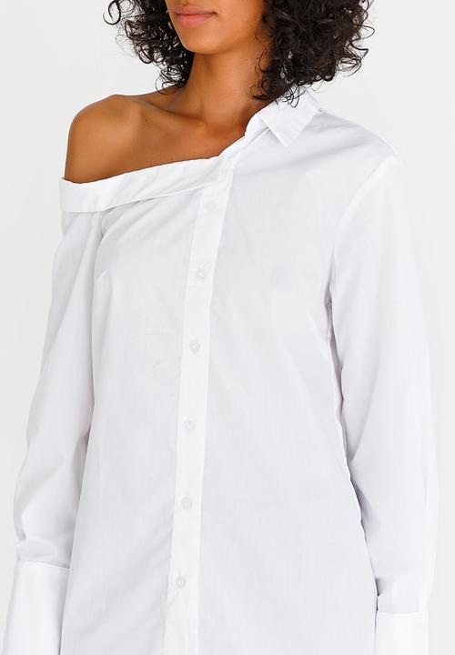 STYLE REPUBLIC - Off the Shoulder Shirt White