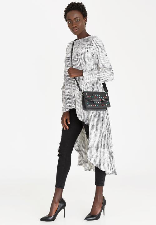 STYLE REPUBLIC - Studded Slingbag Black