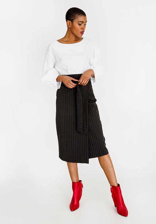 STYLE REPUBLIC - Highwaisted Wrap Skirt Black