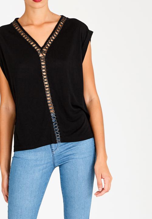 STYLE REPUBLIC - Top With Leather Like Insets Black