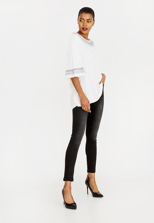 edit - 3/4 Sleeve Top with Embroidery Detail White
