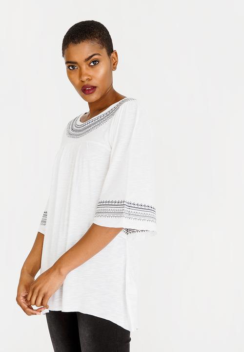 edit - 3/4 Sleeve Top with Embroidery Detail White