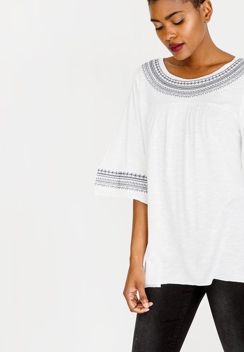 edit - 3/4 Sleeve Top with Embroidery Detail White