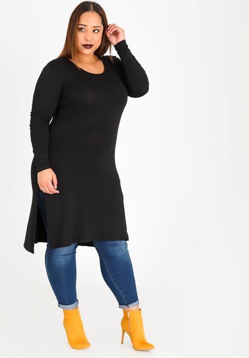 STYLE REPUBLIC PLUS - Side Slit Tshirt Black