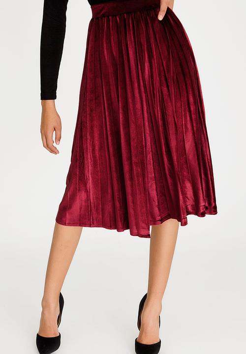 STYLE REPUBLIC - Pleated Velour Skirt Burgundy