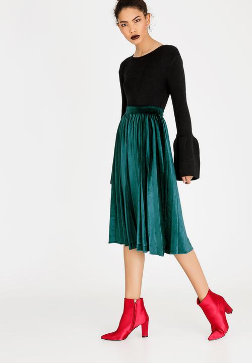 STYLE REPUBLIC - Pleated Velour Skirt Dark Green