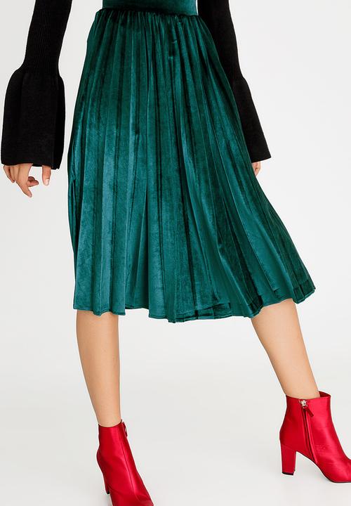 STYLE REPUBLIC - Pleated Velour Skirt Dark Green