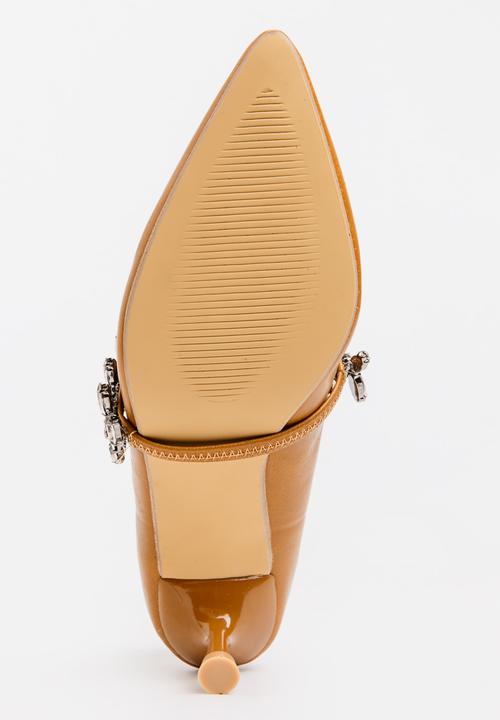 STYLE REPUBLIC - Diamante Courts Tan