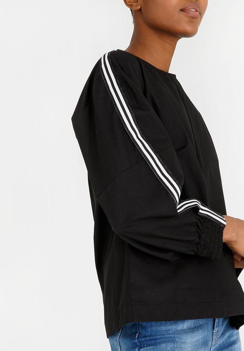 STYLE REPUBLIC - Structured Athleisure Blouse Black