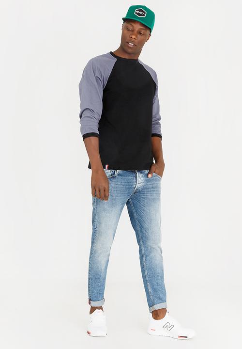 STYLE REPUBLIC - Raglan Box Tee Black and Grey