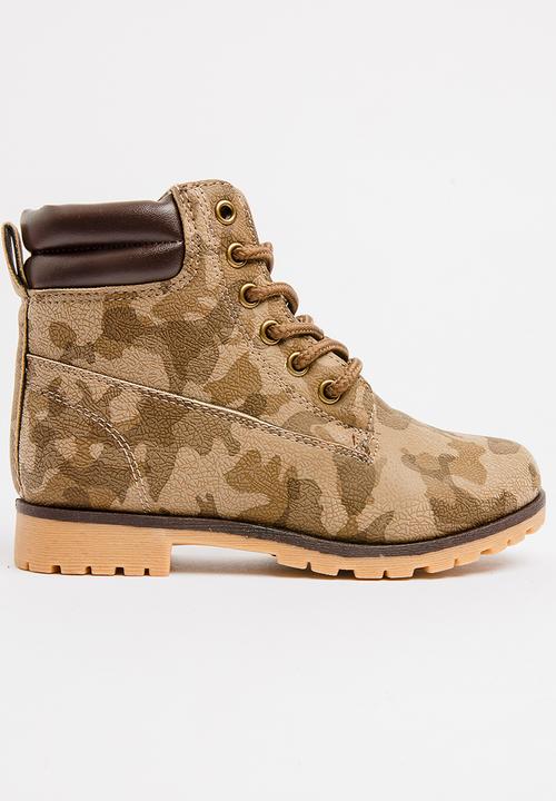Foot Focus - Lace Up Boots Multi-colour