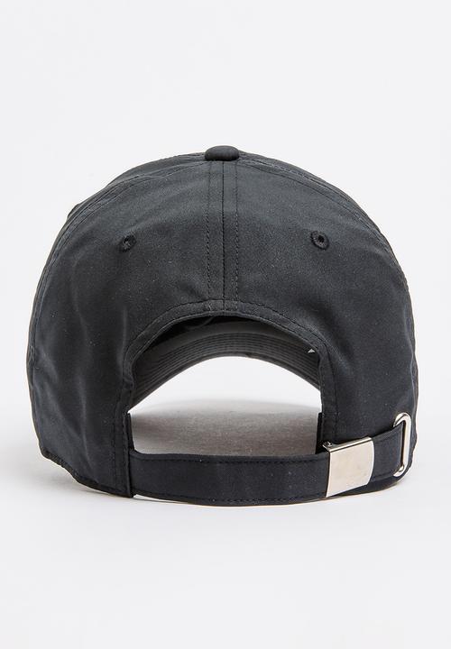 Nike - U NSW H86 CAP NK METAL SWOOSH - BLACK/METALLIC  SILVER