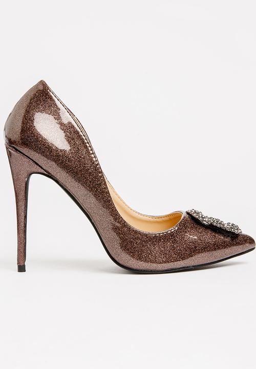 Miss Black - Manolo Court Heels Mid Brown