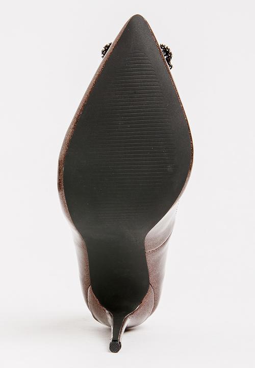 Miss Black - Manolo Court Heels Mid Brown