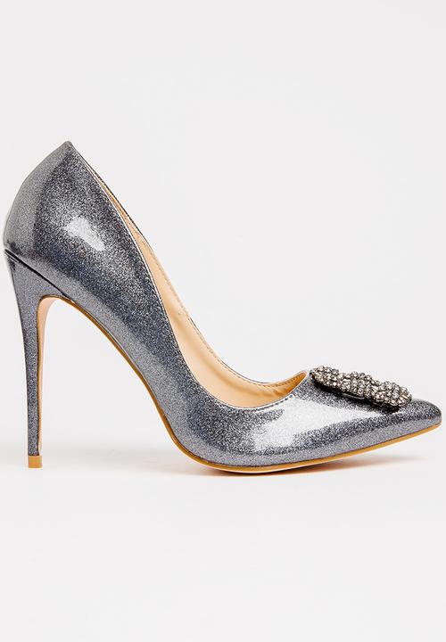 Miss Black - Manolo Court Heels Grey