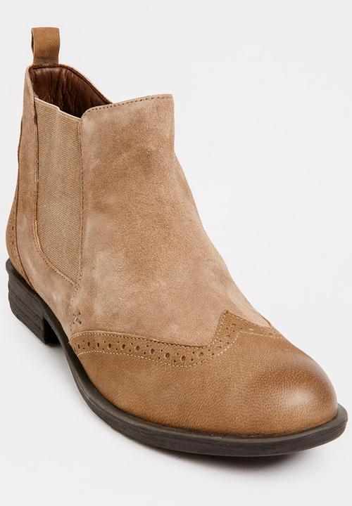 Gia by Queue - Leather Ankle Boots Taupe