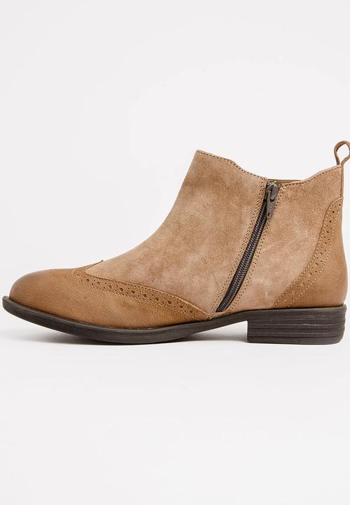 Gia by Queue - Leather Ankle Boots Taupe