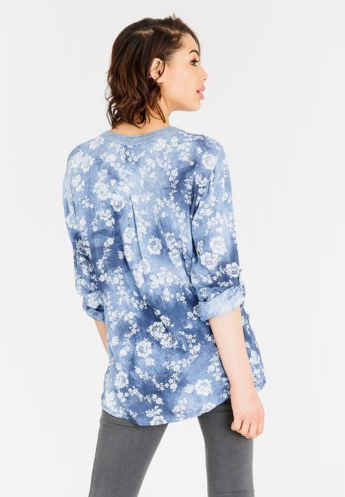 Revenge - 3/4 Sleeve Top Blue