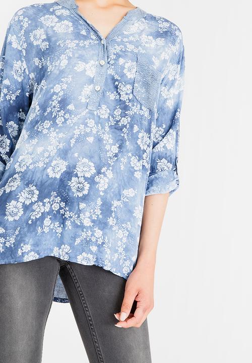 Revenge - 3/4 Sleeve Top Blue