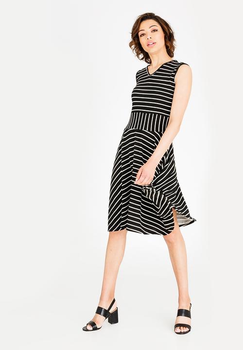 edit - Sleeveless fit & flare dress - black & white 