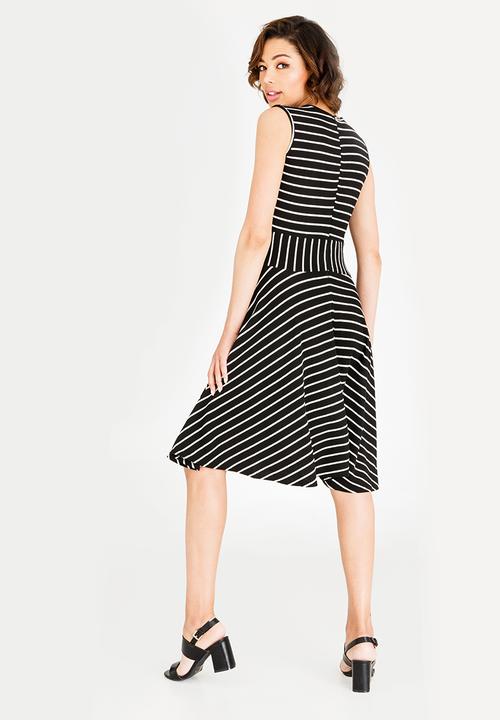edit - Sleeveless fit & flare dress - black & white 