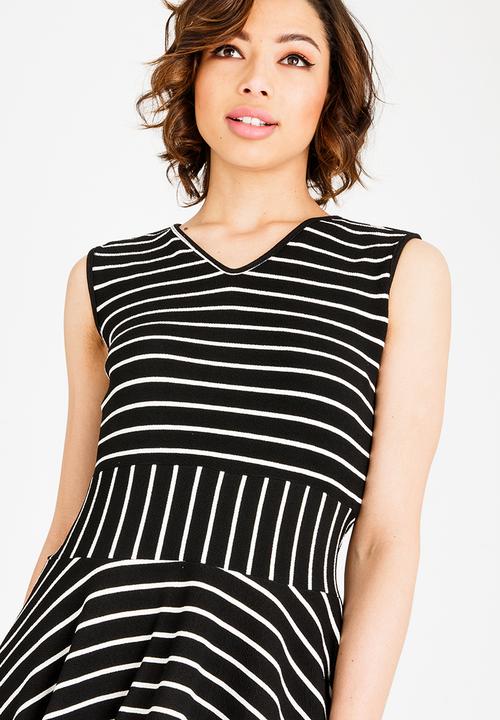 edit - Sleeveless fit & flare dress - black & white 