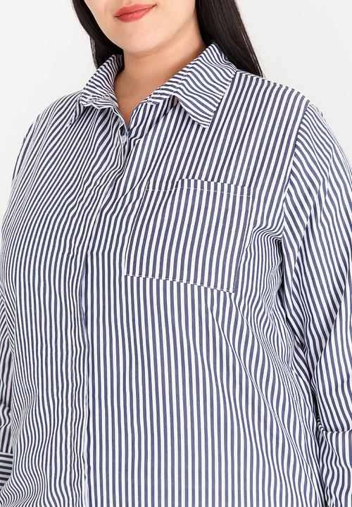 STYLE REPUBLIC PLUS - Longer length shirt - blue & white