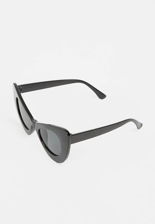 STYLE REPUBLIC - Bold cat-eye sunglasses - black