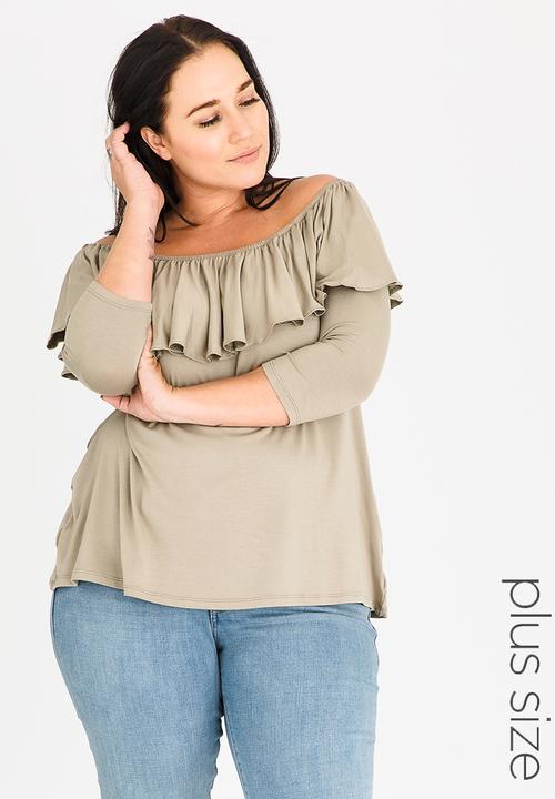 STYLE REPUBLIC PLUS - Bardot Top with Frill Khaki Green