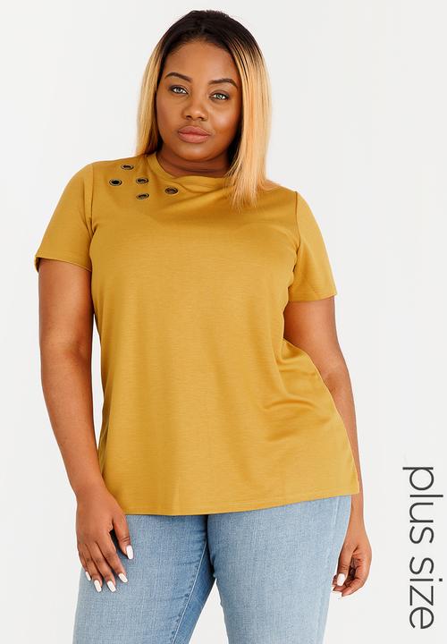 STYLE REPUBLIC PLUS - Tshirt with Eyelet Detail Yellow