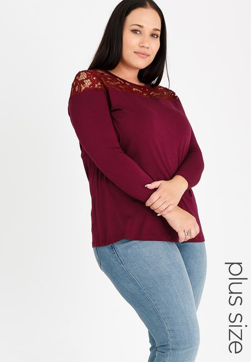 STYLE REPUBLIC PLUS - Lace Inset T-shirt Dark Red