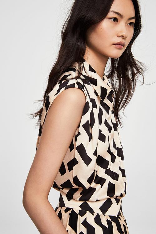 Geometric-print sleeveless shirt - cream & black