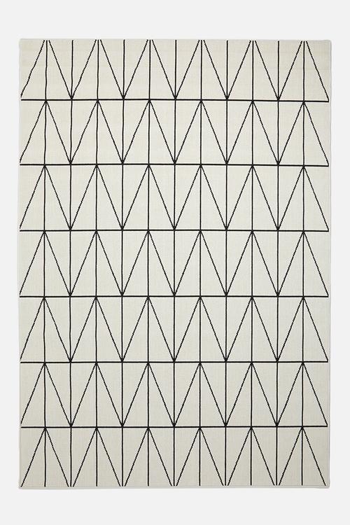 Arrow triangles outdoor rug - white & black