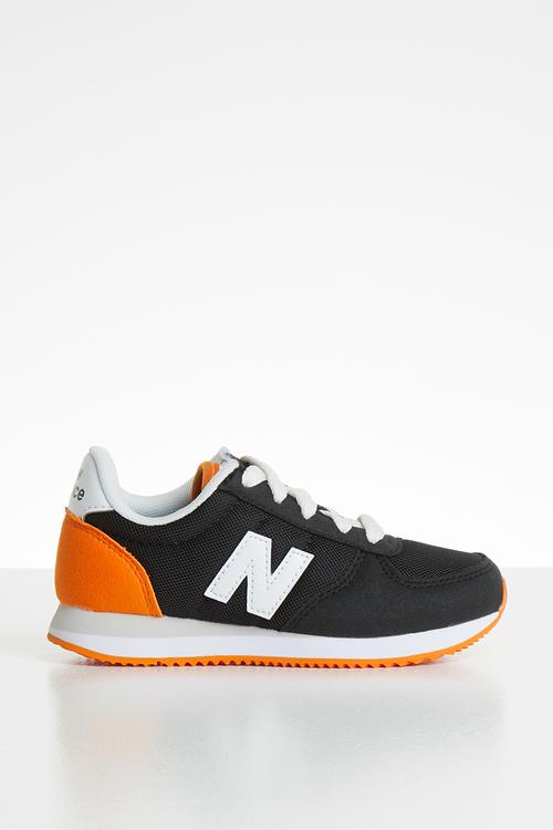 Classic running lace sneaker - black