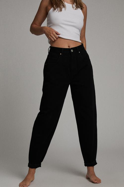 Slouch mom jean - black