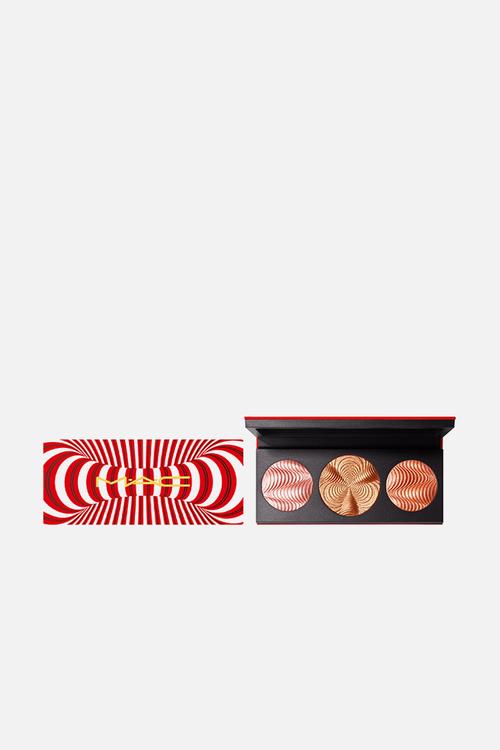Step Bright Up Extra Dimension Skinfinish Palette - Medium/Deep