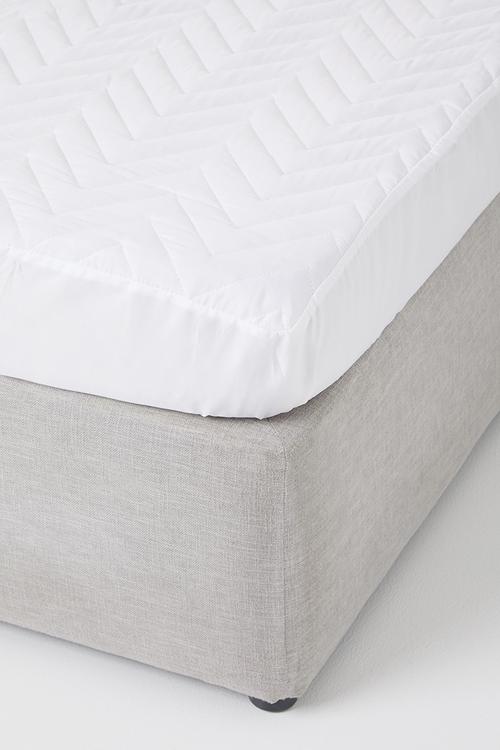 Quilted mattress protector