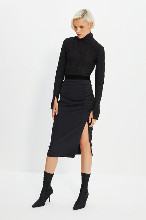 Pleated slit detailed skirt - black