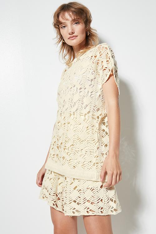 Crochet shell -  ecru