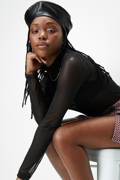 Faux leather beret - black