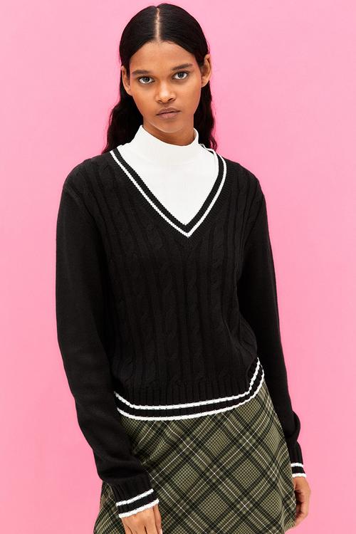 V-neck cable-knit jumper - black