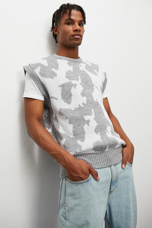 Camo pattern knit vest - grey & white