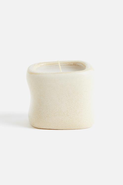 Scented candle in a ceramic holder - white
