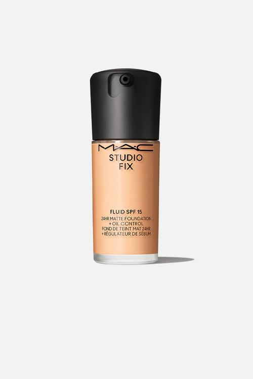 Studio Fix Fluid SPF 15 Foundation - NC18
