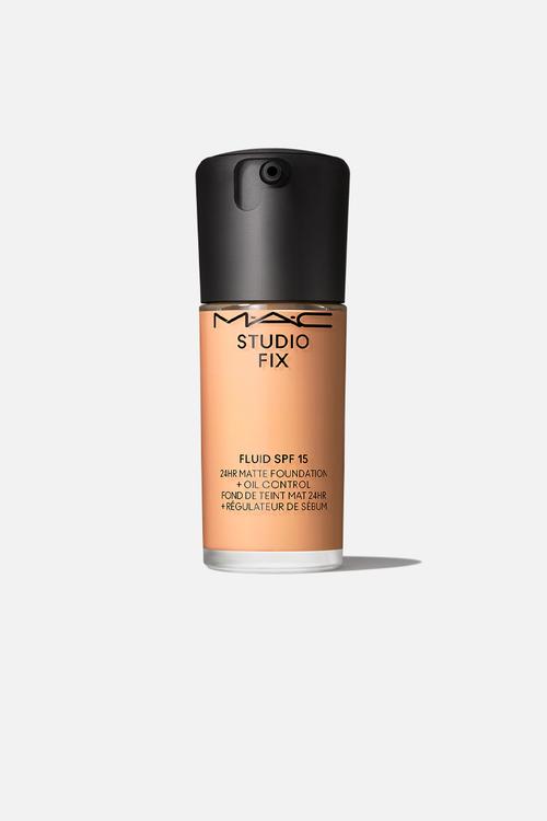 Studio Fix Fluid SPF 15 Foundation - NW22