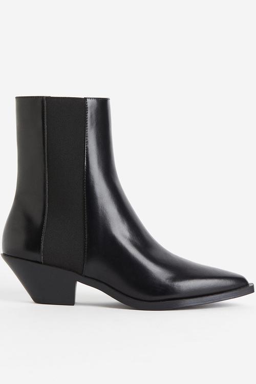 Heeled chelsea boots - black