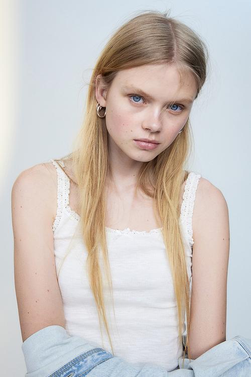 Lace-trimmed strappy top - white