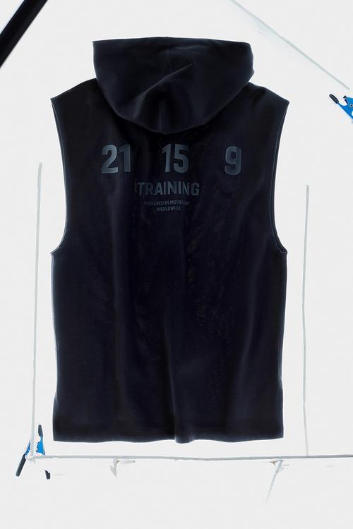 Regular fit sleeveless sports hoodie in drymove™ - black